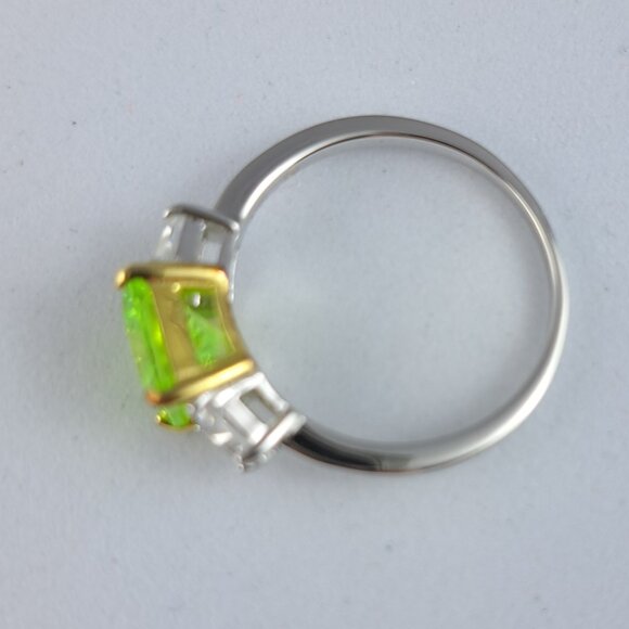 Hespera's 925 Sterling Silver Kryptonite Green Stone Ring - Picture 4 of 6